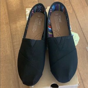 Toms black canvas
